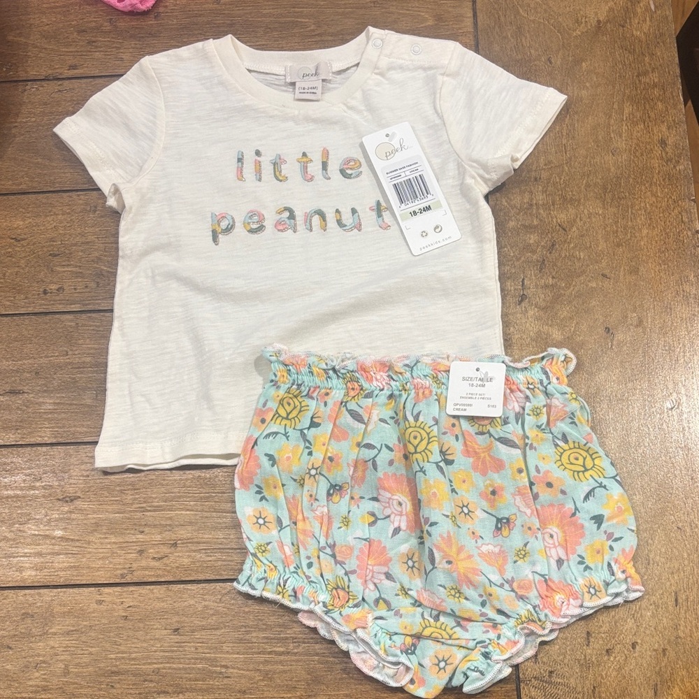 Peek Cream 'Little Peanut' Set with Floral Shorts